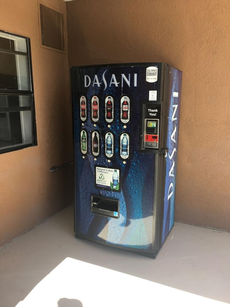 デイズ イン バイ ウィンダム ツーソン エアポート Drexel Heights エクステリア 写真